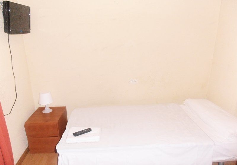 Hostal Numancia Madrid Exterior photo