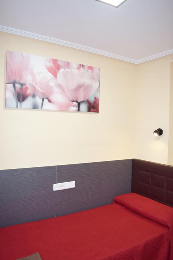 Hostal Numancia Madrid Exterior photo